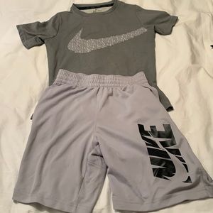 Boys Nike shorts & tee